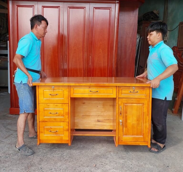 Mua Bàn Làm Việc Giám Đốc TPHCM: Kinh Nghiệm Chọn Đúng Bàn làm việc văn phòng gỗ tự nhiên