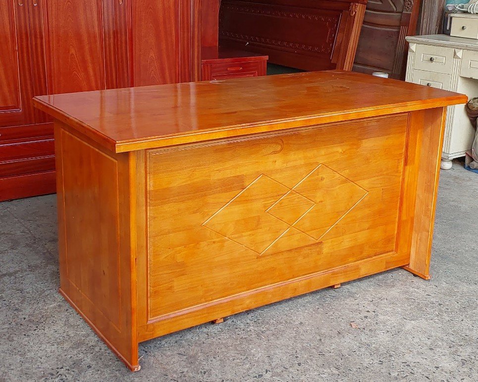 Bàn làm việc văn phòng gỗ tự nhiên kê trong phòng ngủ