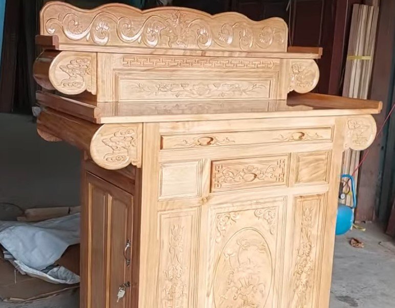 Bàn thờ gỗ gõ đỏ hiện đại MS 3233 Vân gỗ gõ đỏ tự nhiên trên bàn thờ gia tiên