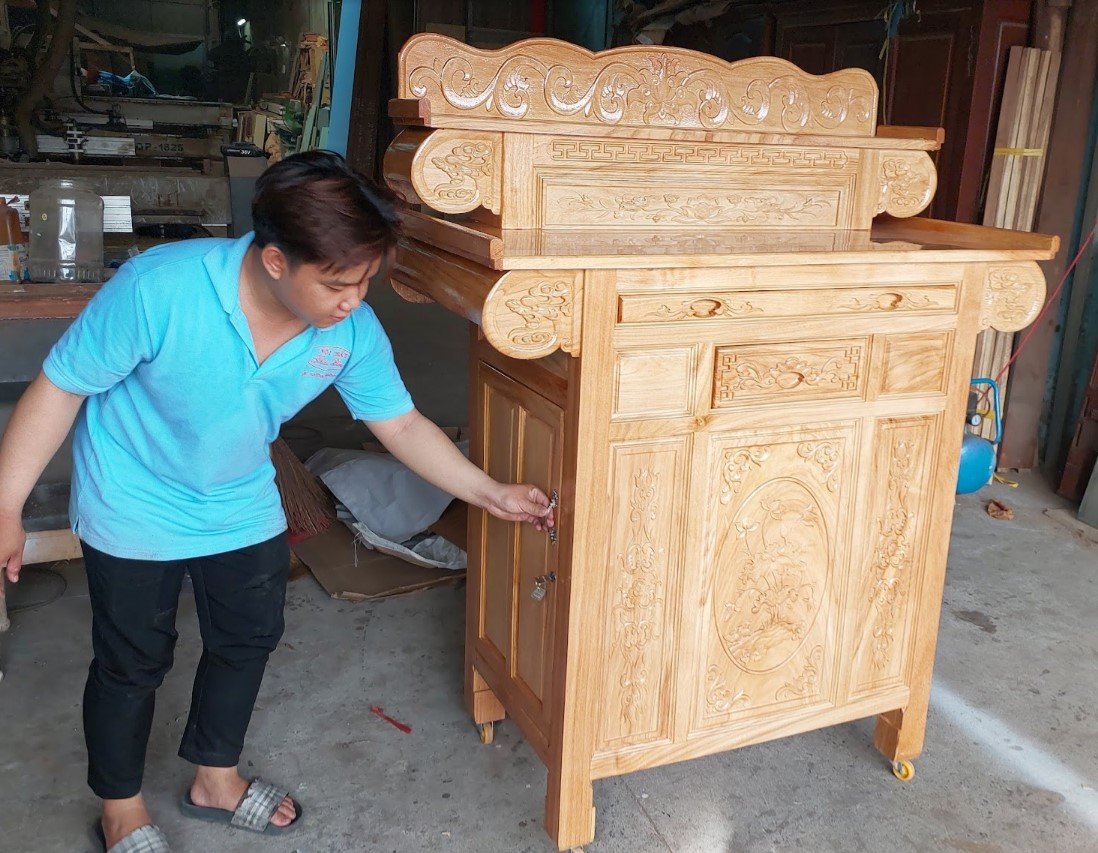 Bàn thờ gỗ gõ đỏ hiện đại MS 3233 Không gian phòng thờ với bàn thờ gỗ gõ đỏ