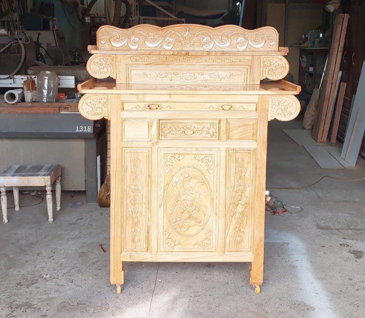 Bàn thờ gỗ gõ đỏ hiện đại MS 3233 Chi tiết chạm khắc bàn thờ gõ đỏ tự nhiên cao cấp