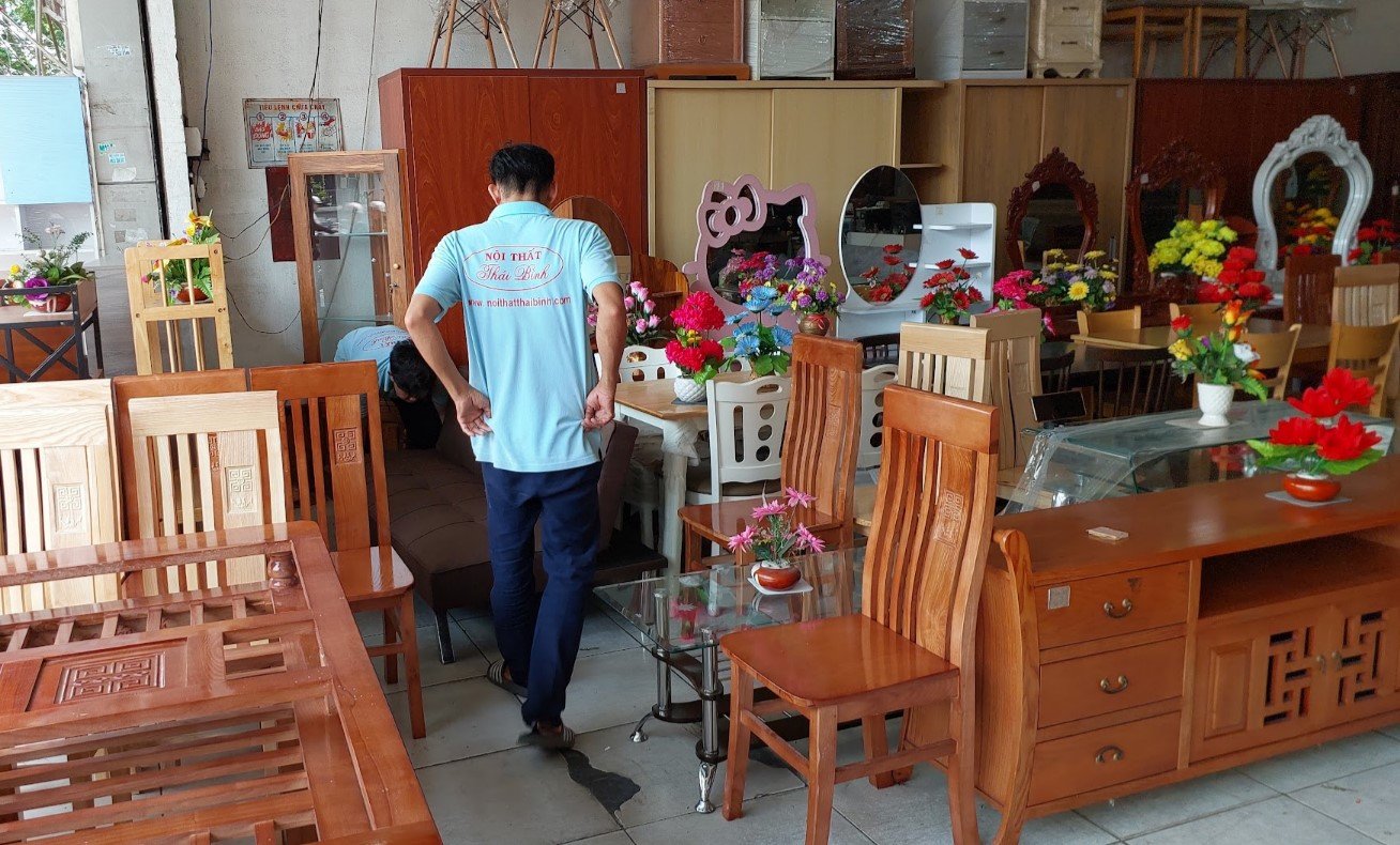 Bộ bàn ăn gỗ sồi 6 ghế MS 3098 bày trong nhà mẫu