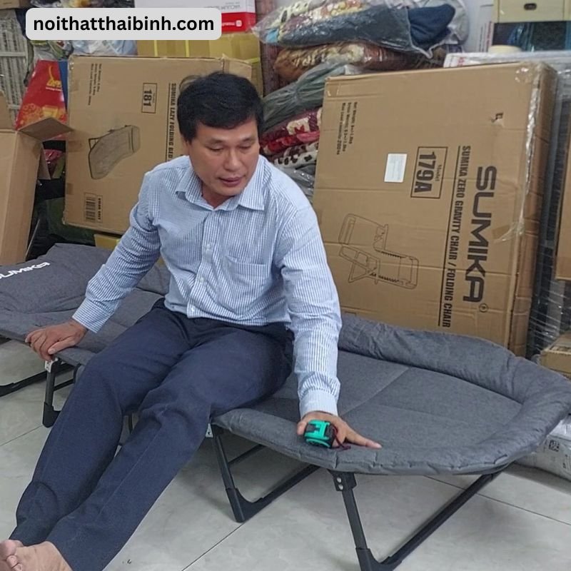 Ghế gấp ngủ trưa văn phòng chính hãng SUMIKA MS 3465 Ghế gấp ngủ trưa MS 3465 đặt gọn trong góc phòng làm việc