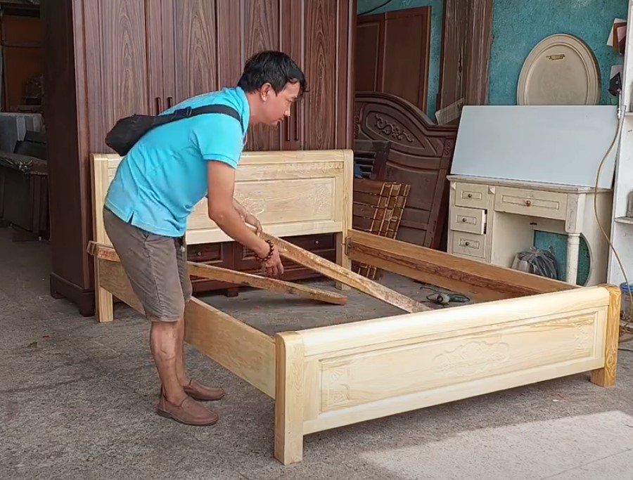 Chi tiết vân gỗ sồi tự nhiên trên đầu giường 1m6