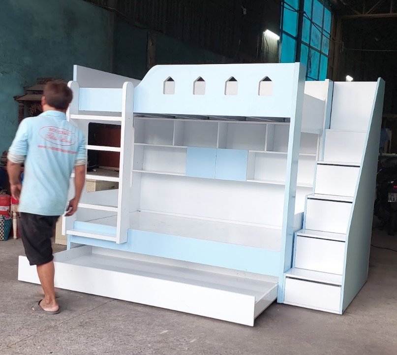 Giường tầng cho bé trai màu xanh nhìn từ mặt trước