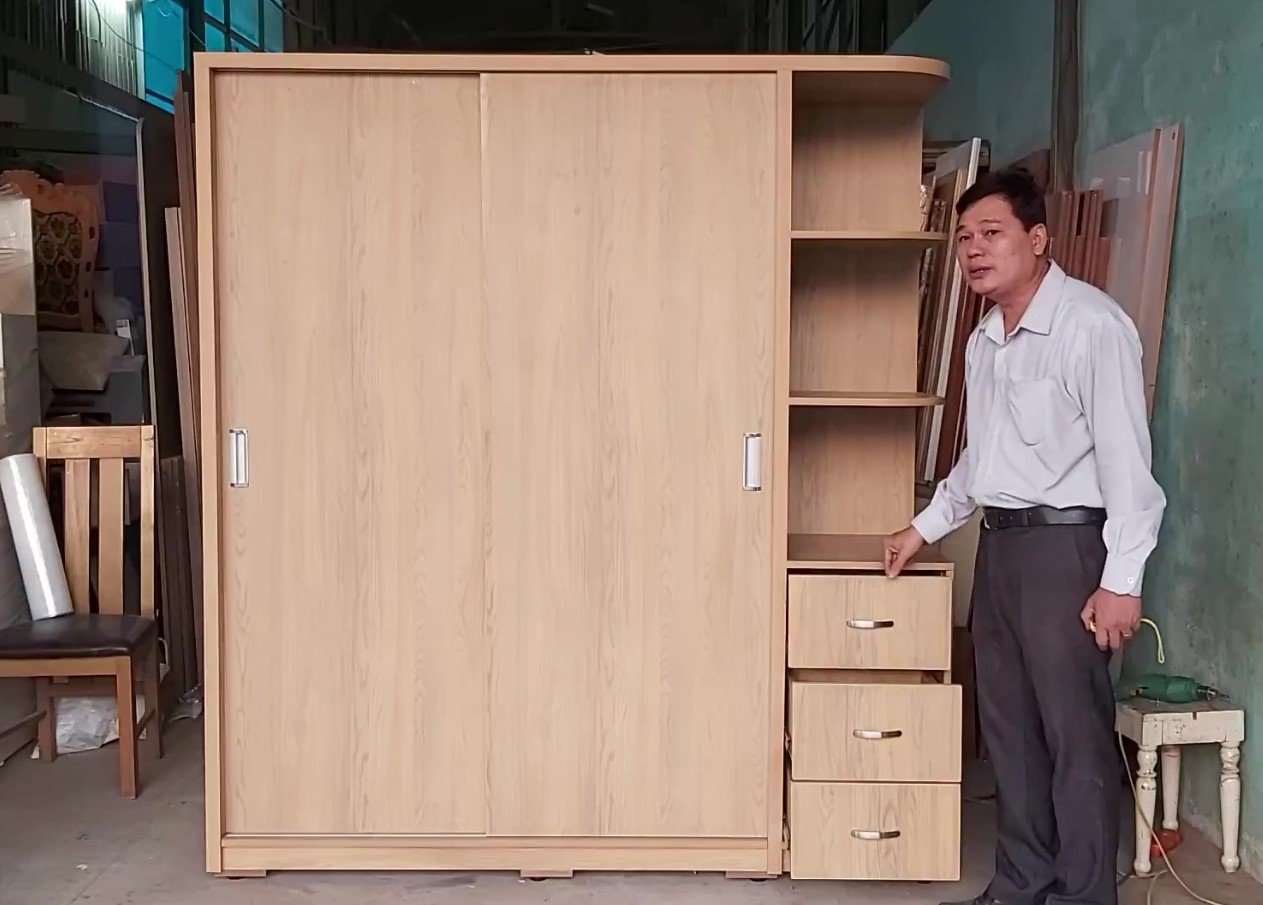 Tủ quần áo cánh lùa có kệ trang trí MS 3470 So sánh hai kích thước tủ áo cửa lùa 1m8 và 2m