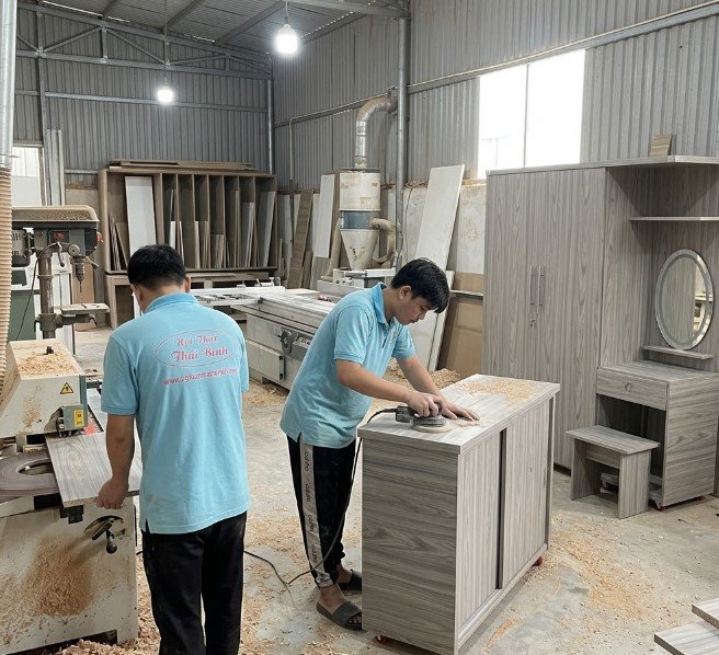 Chi tiết bề mặt melamine chống trầy của tủ áo MS 3464