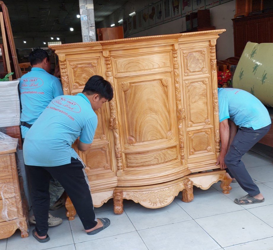 Tủ thờ bụng phệ gỗ gõ đỏ tự nhiên 3468 Toàn cảnh tủ thờ bụng phệ gỗ gõ đỏ tại xưởng