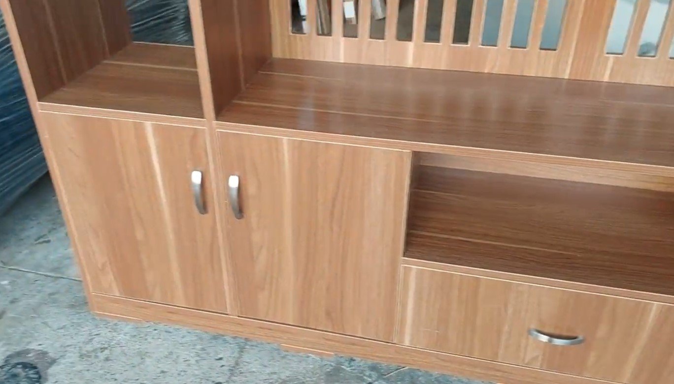 Chi tiết mặt gỗ vách ngăn phòng khách kết hợp kệ tivi