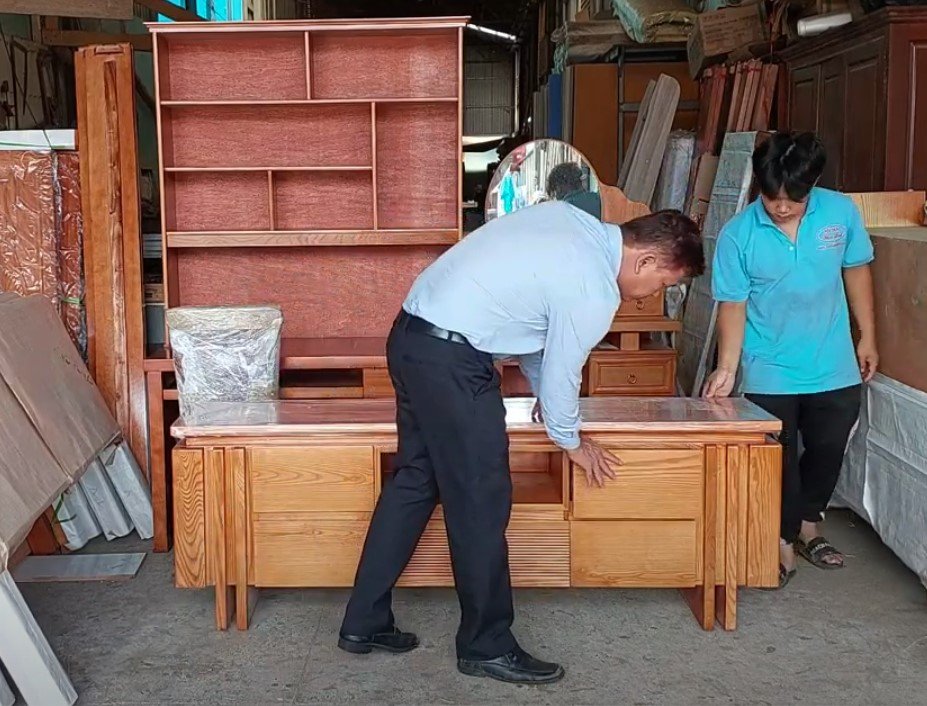 Tủ kệ tivi phòng khách gỗ gõ đỏ MS 3375
