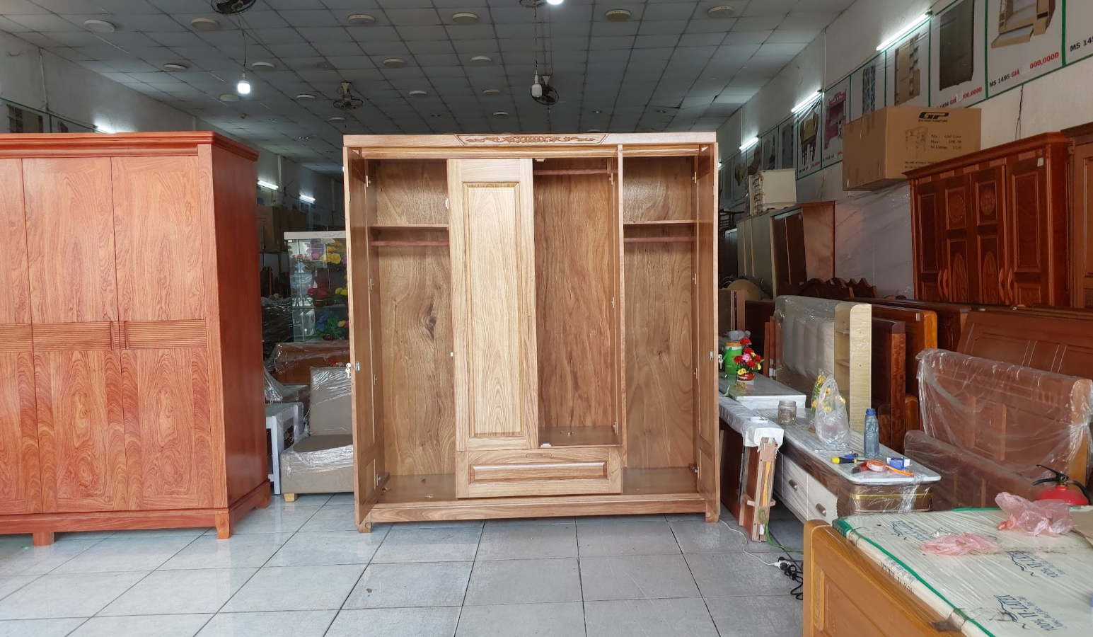 Tủ quần áo gỗ tự nhiên cánh kính MS 3117