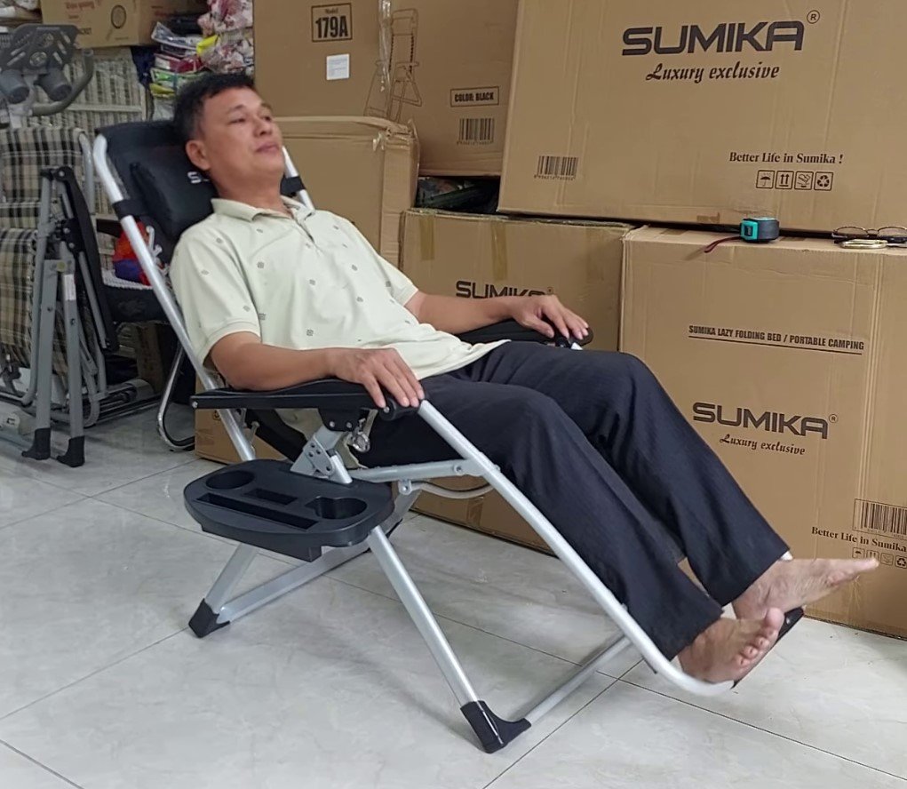 Chi tiết khung thép ghế xếp Sumika màu xám trắng