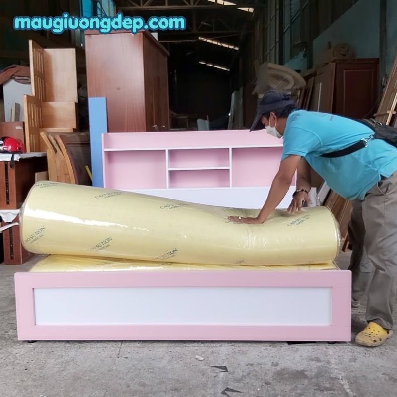 Giường ngủ có kệ đầu giường