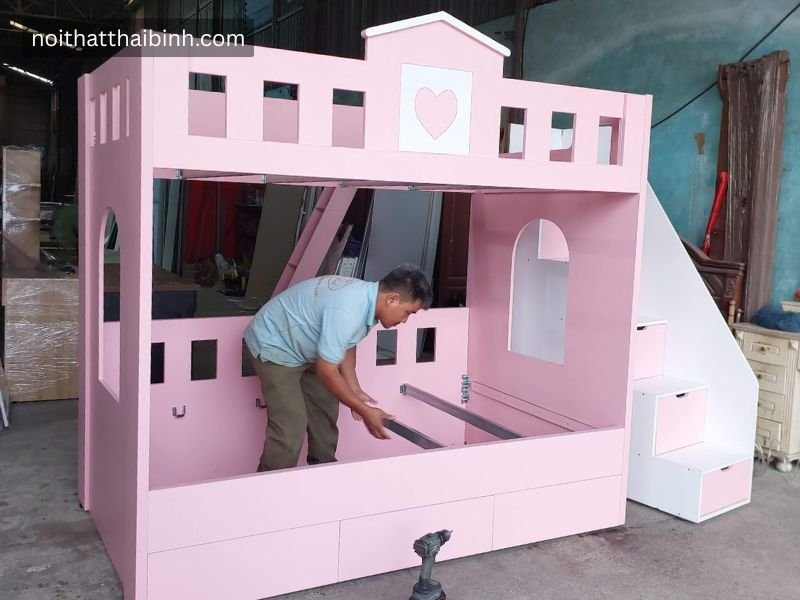 Giường tầng trẻ em hình ngôi nhà lắp đặt hoàn thiện tại nhà khách