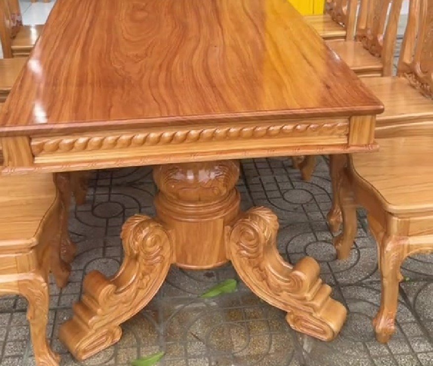 Bàn ăn gõ đỏ mặt nguyên tấm dày 3 phân MS 3501 - Giá tốt TPHCM Cận cảnh hoa văn trang trí trên ghế bàn ăn