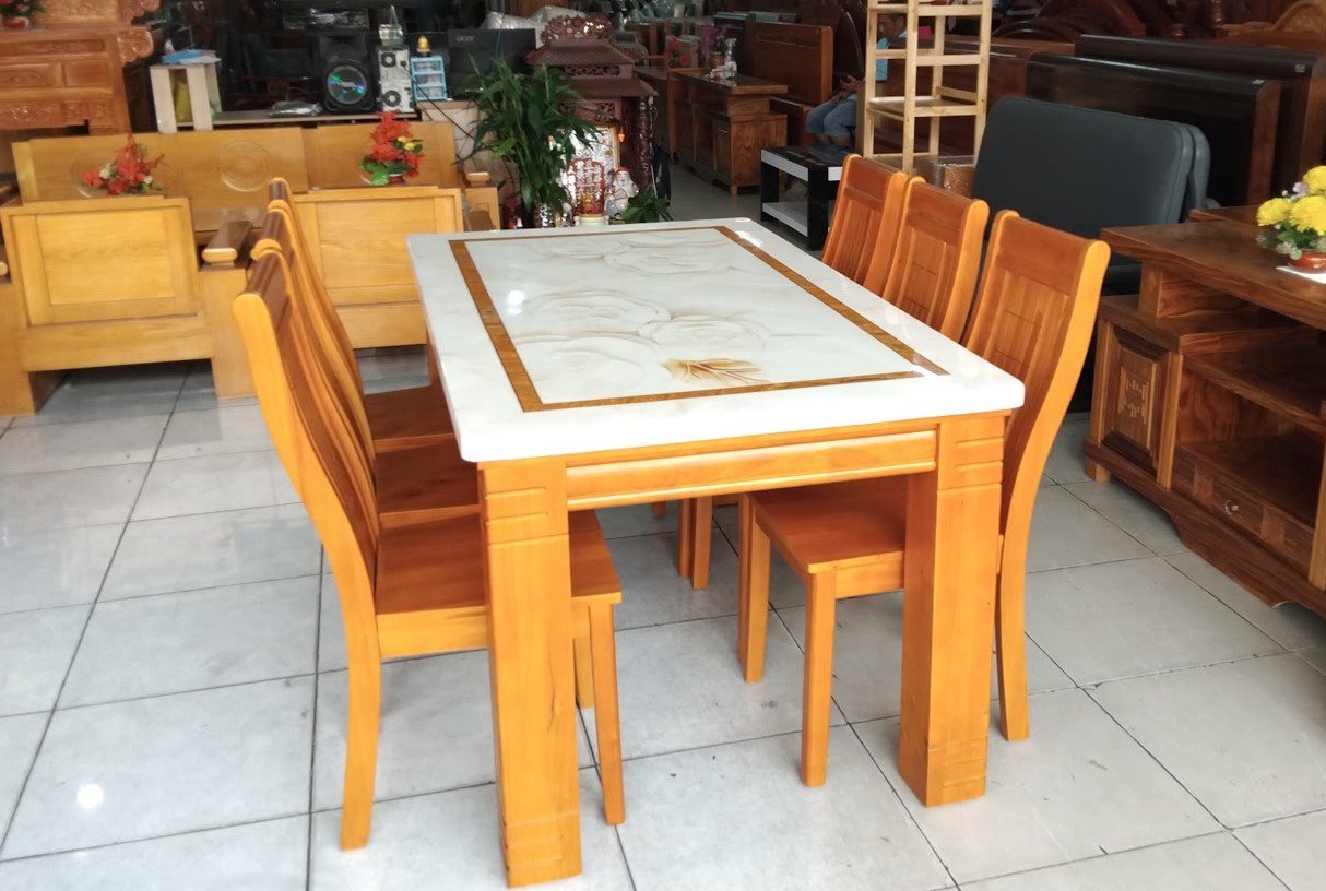 Không gian trưng bày bộ bàn ăn tại showroom