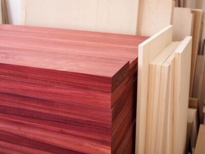 Gỗ gõ đỏ và gỗ công nghiệp MDF dùng đóng bàn thờ ông địa
